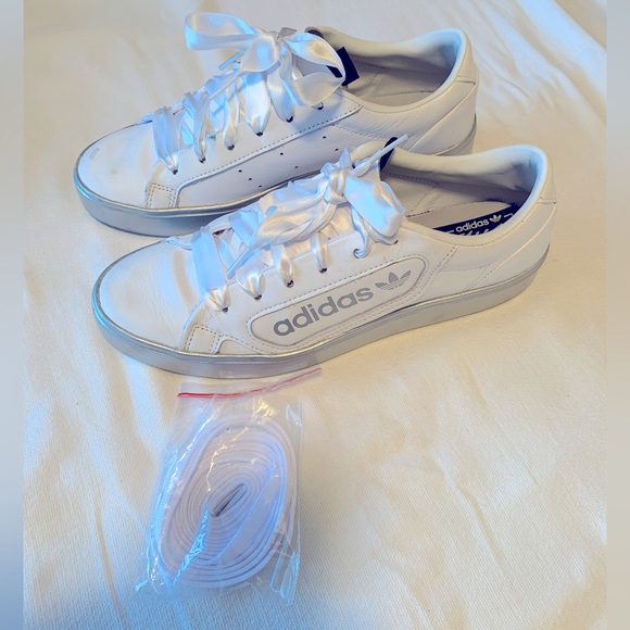 Women’s size 7 1/2 Adidas Sleek Shoes. - Picture 3 of 3